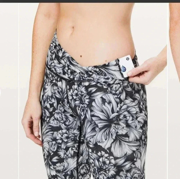 Lululemon Wunder Under Crop (High-Rise) *Full-On Luxtreme 21"Night Garde… - Picture 6 of 15